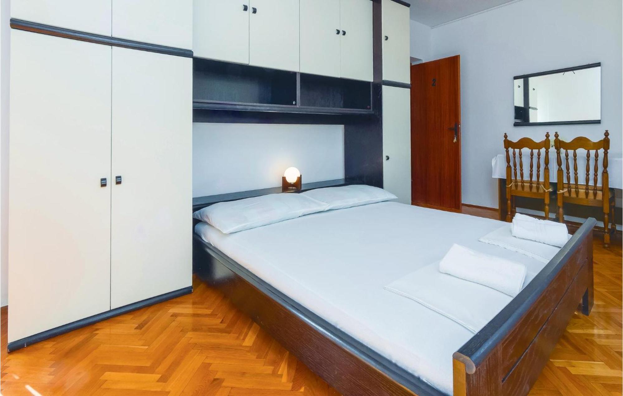 Lovely Apartment In Podstrana With Kitchen Extérieur photo